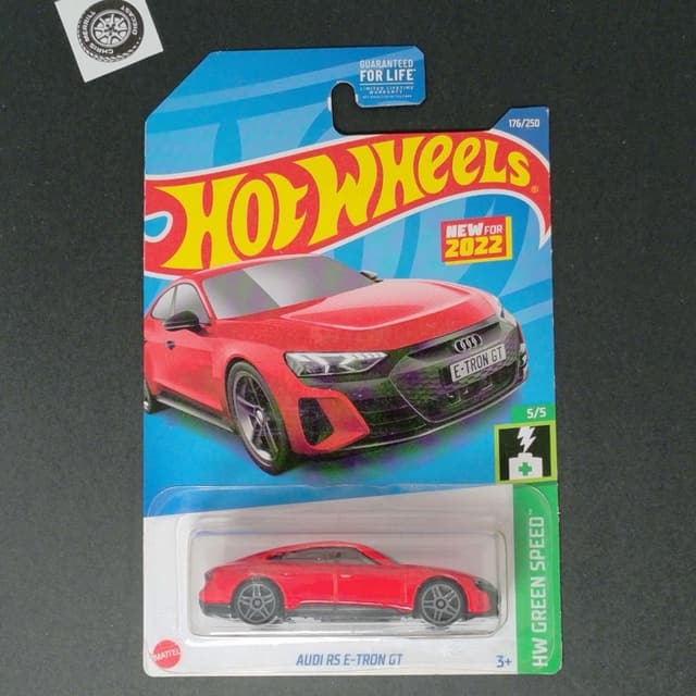 Hot Wheels Audi RS e-tron GT, red, on the card